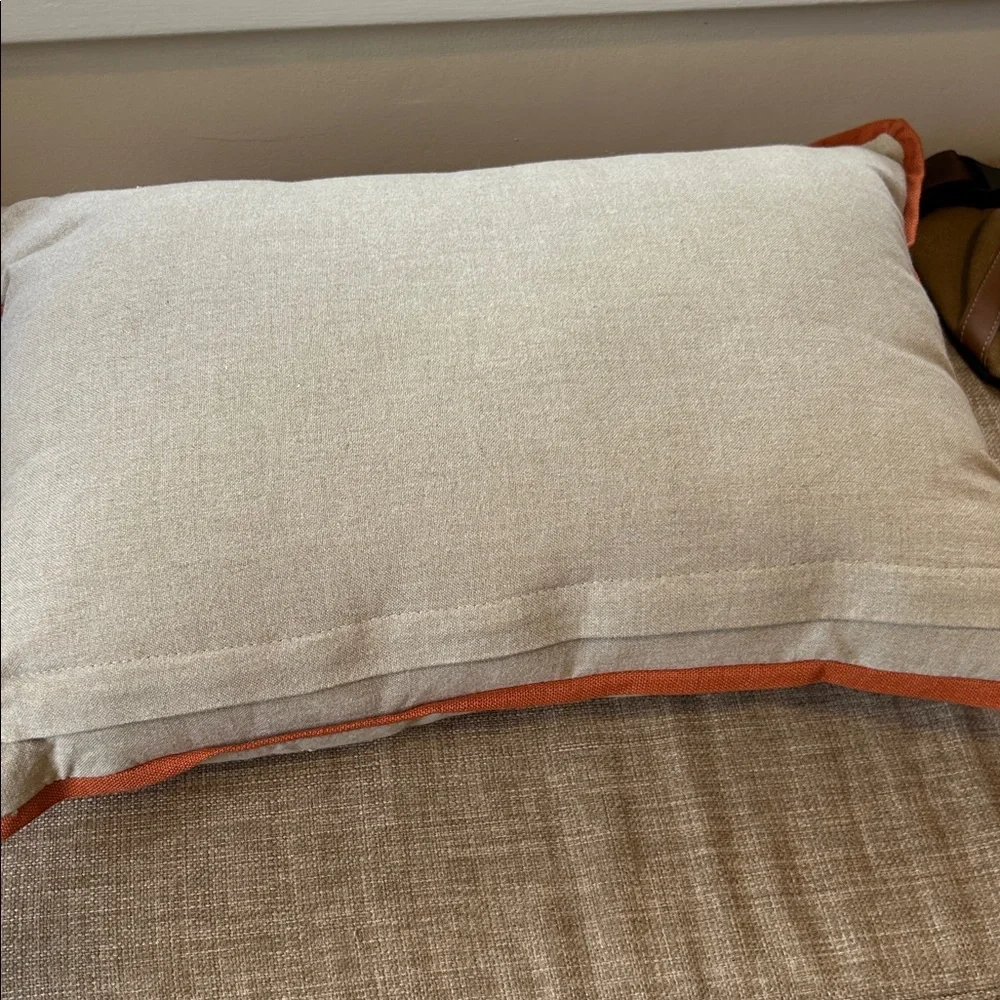 Embroidered pillow - Picture 4 of 10